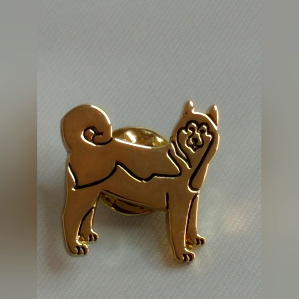 Burberry dog Pin